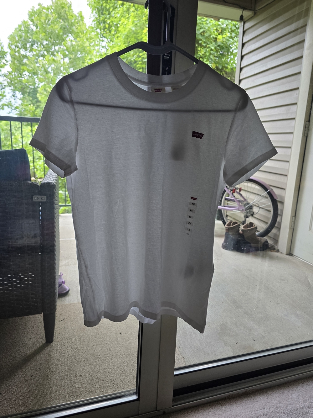Levi's White Short-Sleeve Crewneck Tee with Small Red Logo